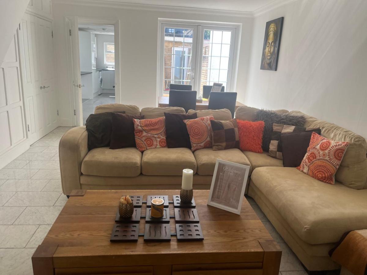 City Reach Retreat Spacious 4Bed House Startford Maryland Great Transport Links ロンドン エクステリア 写真