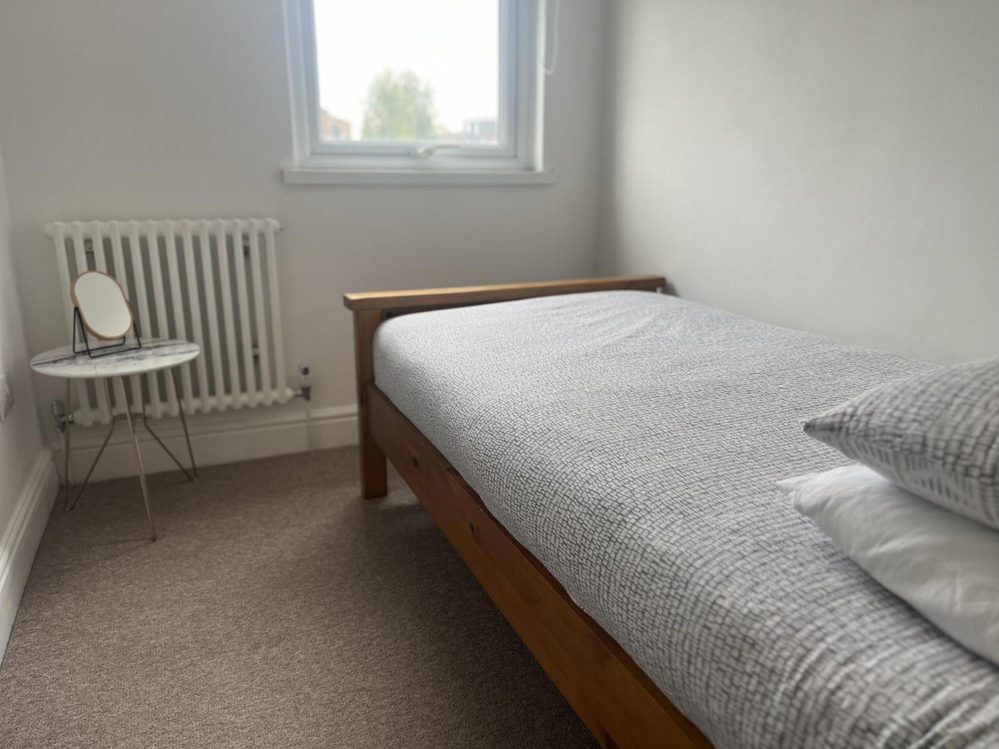 City Reach Retreat Spacious 4Bed House Startford Maryland Great Transport Links ロンドン エクステリア 写真
