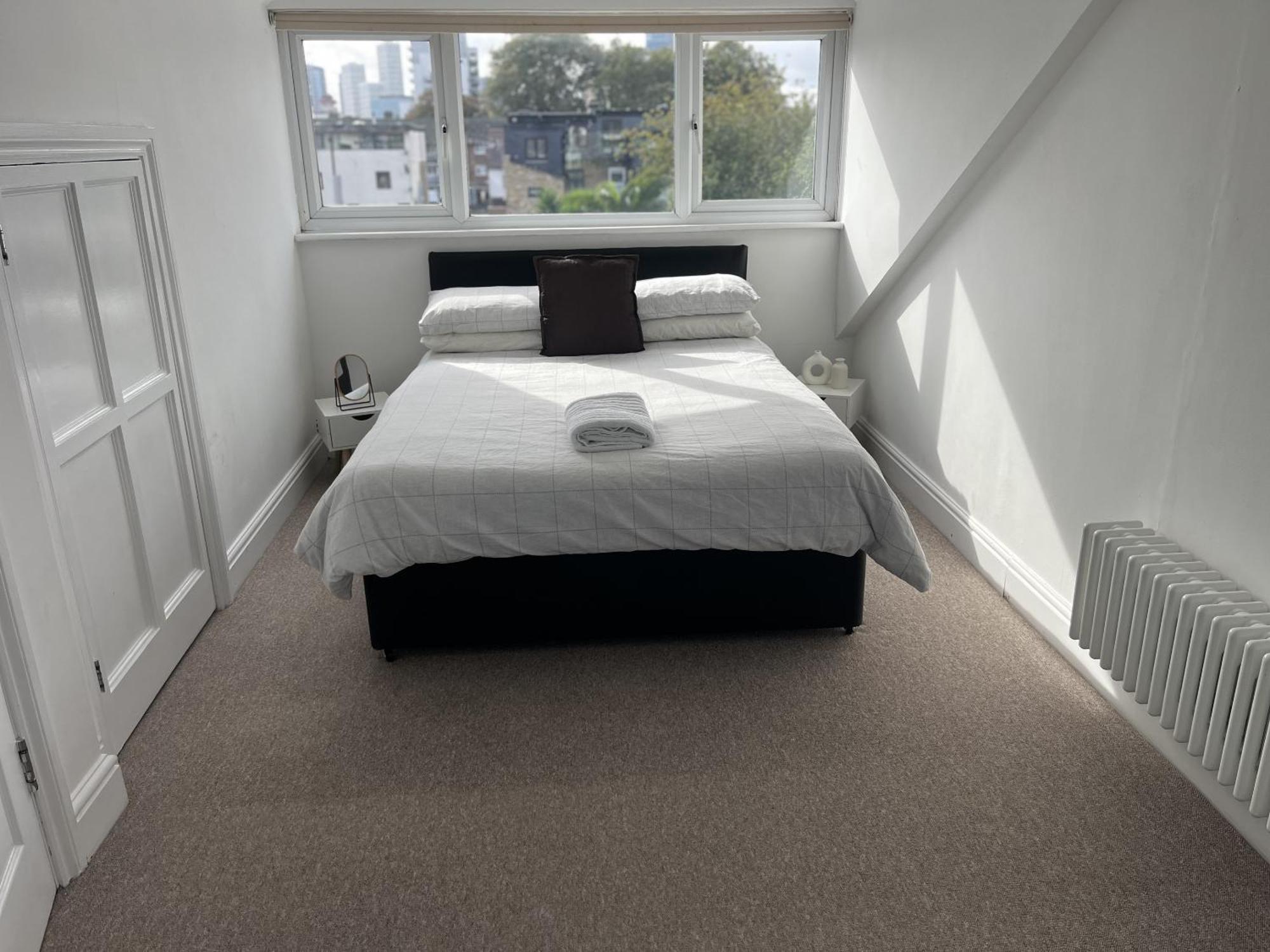 City Reach Retreat Spacious 4Bed House Startford Maryland Great Transport Links ロンドン エクステリア 写真