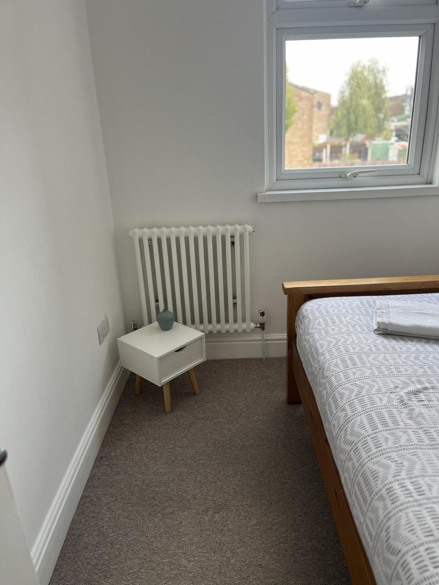 City Reach Retreat Spacious 4Bed House Startford Maryland Great Transport Links ロンドン エクステリア 写真