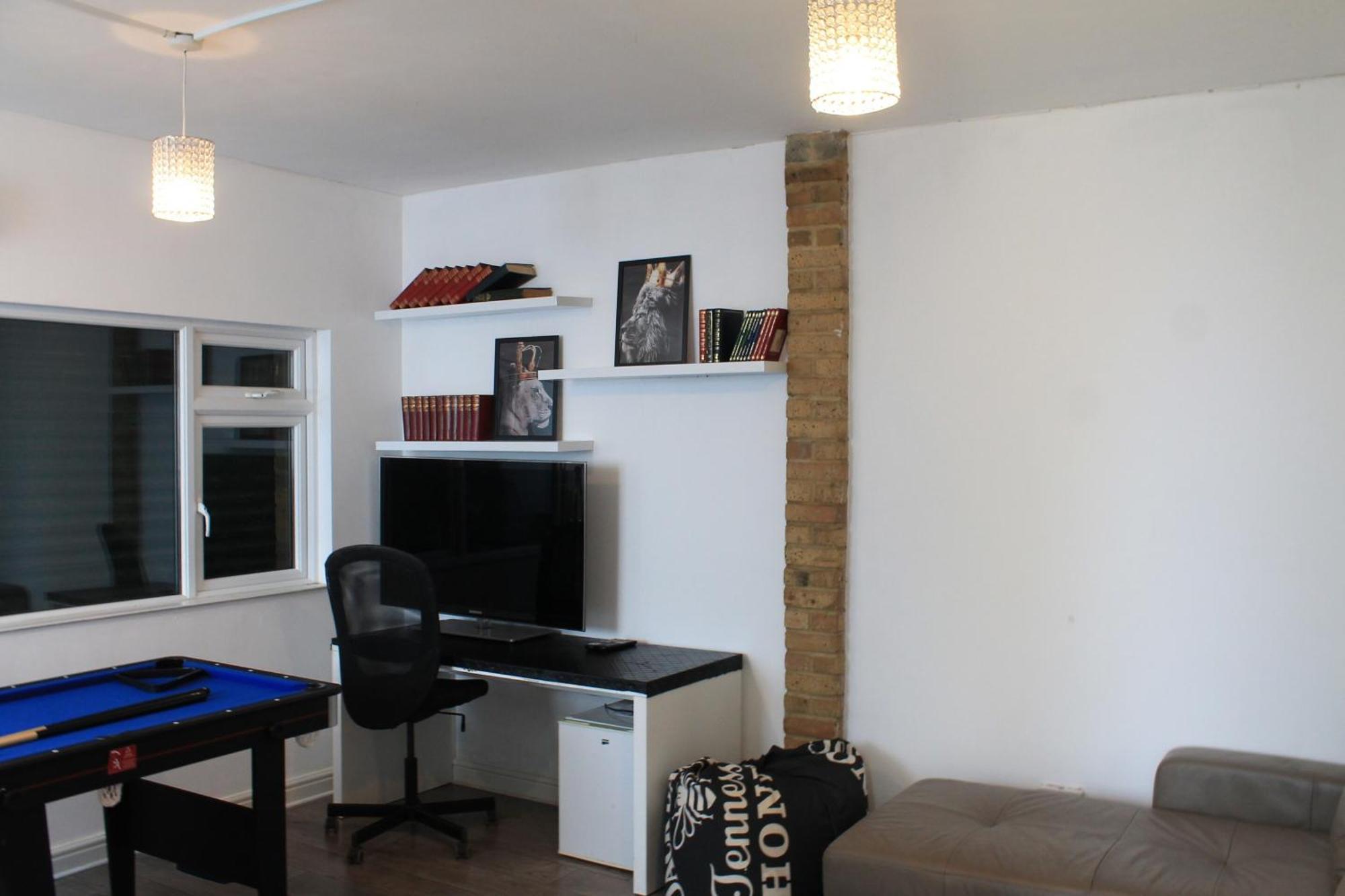 City Reach Retreat Spacious 4Bed House Startford Maryland Great Transport Links ロンドン エクステリア 写真