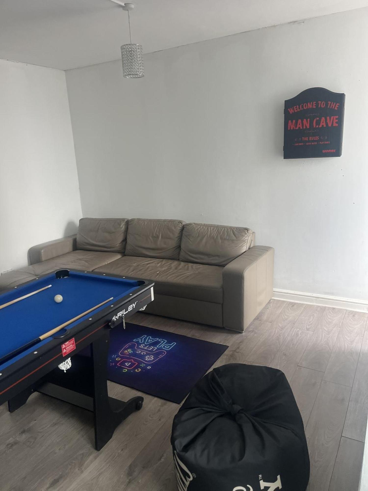 City Reach Retreat Spacious 4Bed House Startford Maryland Great Transport Links ロンドン 部屋 写真