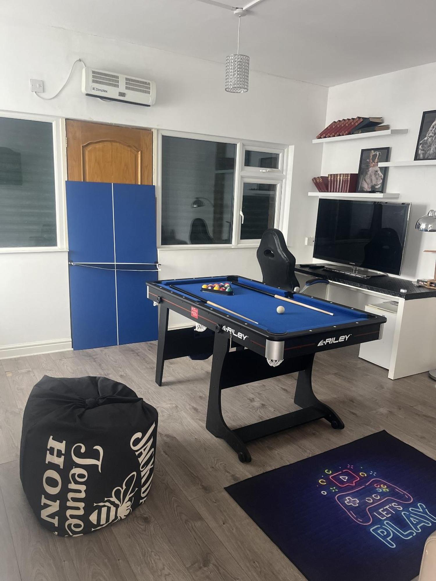 City Reach Retreat Spacious 4Bed House Startford Maryland Great Transport Links ロンドン 部屋 写真